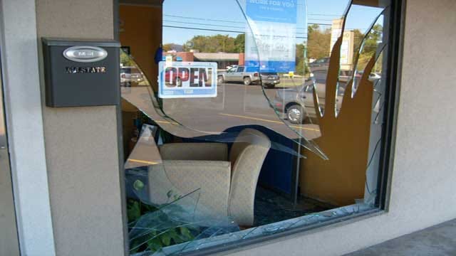 WEB EXTRA: Allstate Agent Describes Deer Crashing Into Office Window