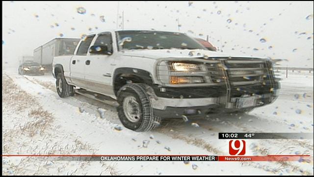 Oklahoma Emergency Crews Prep For Winter Weather