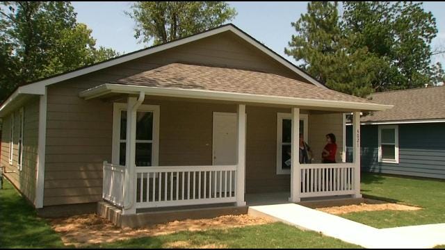 Mother Surprises Daughter With New Habitat For Humanity Home