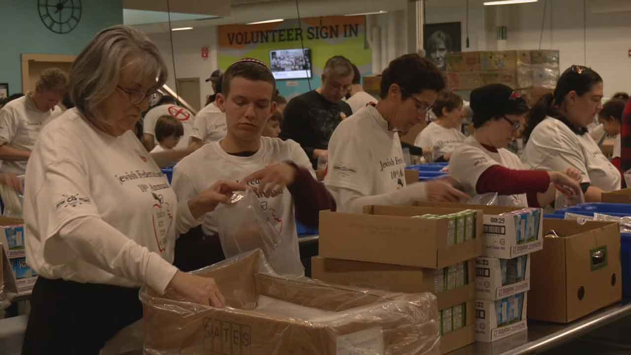Oklahomans Help To Fight Food Hunger Before Thanksgiving