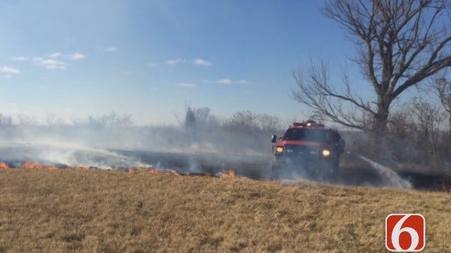 Firefighters Battle Grass Fire North Of Tulsa Near Highway 75