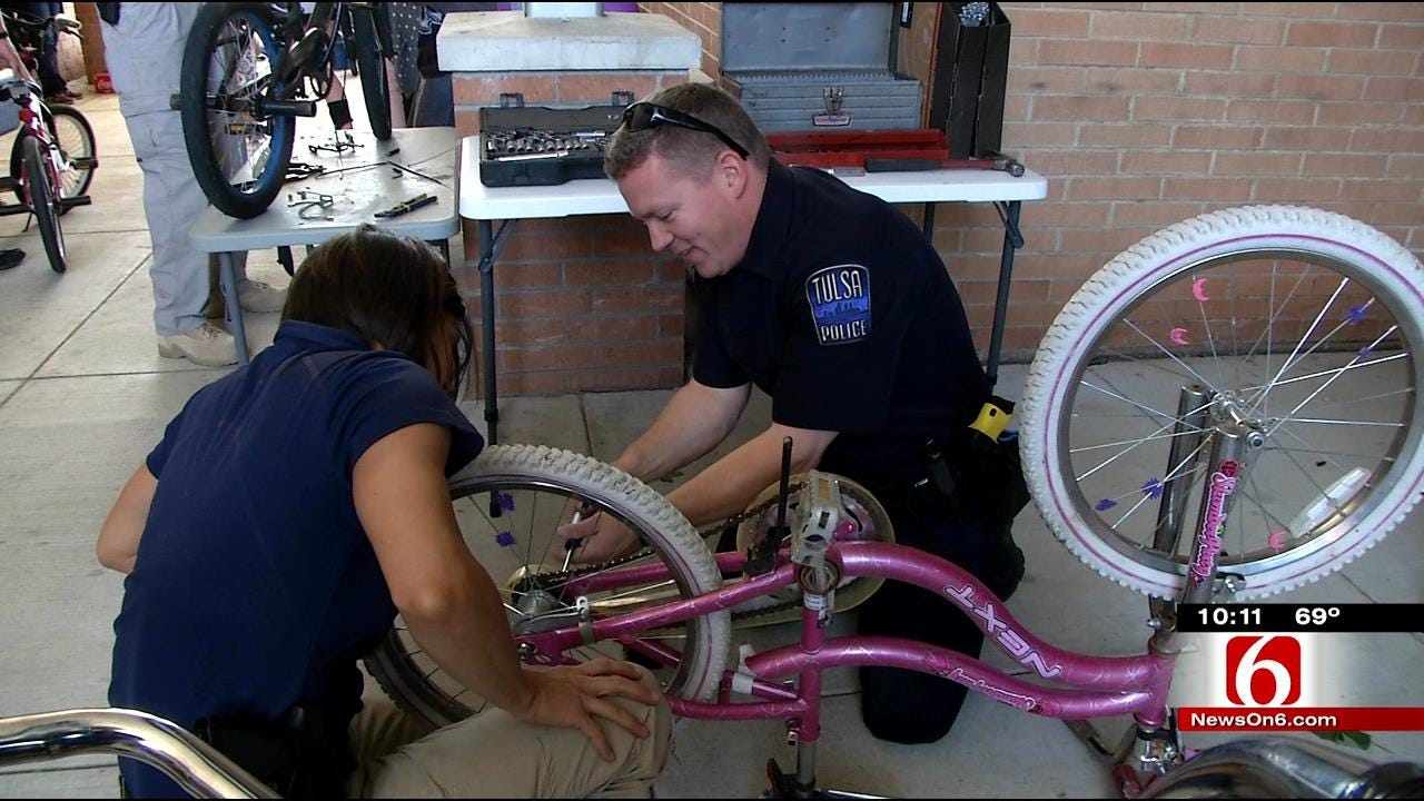 Tulsa Police Help Kids With Bicycles