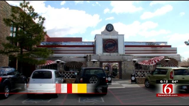 Customers Say Goodbye To Tulsa's 5 And Diner