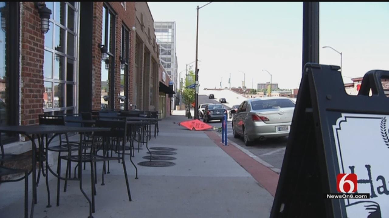 City Taking Fresh Look At How Businesses Use Sidewalks