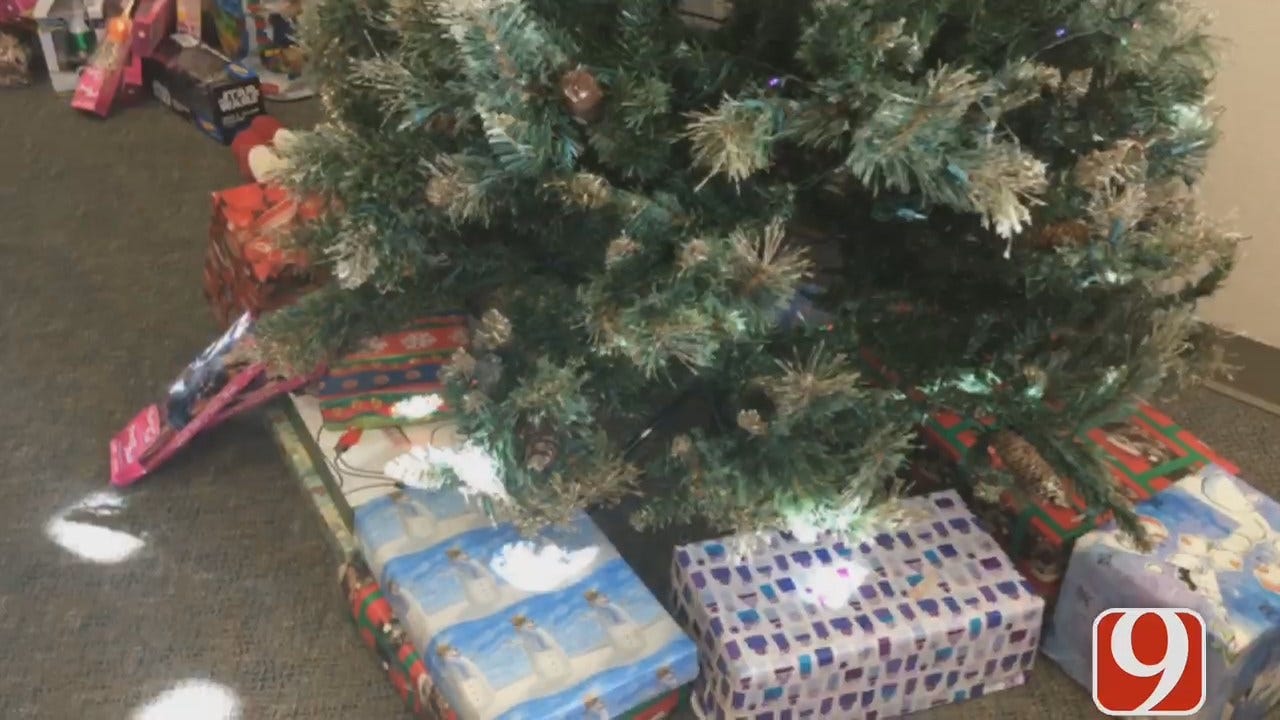 TEEM Helps Inmates Gives Gifts To Their Children