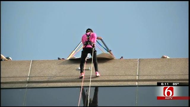 Anchor Lori Fullbright Rappels Down 20-Story Building