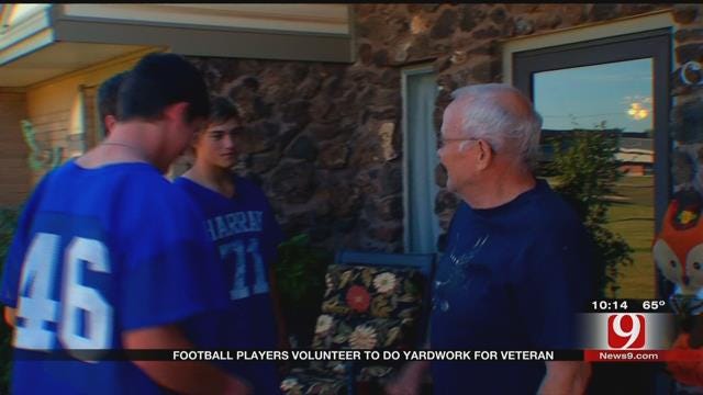 3 Harrah HS Football Players Help Vietnam War Veteran