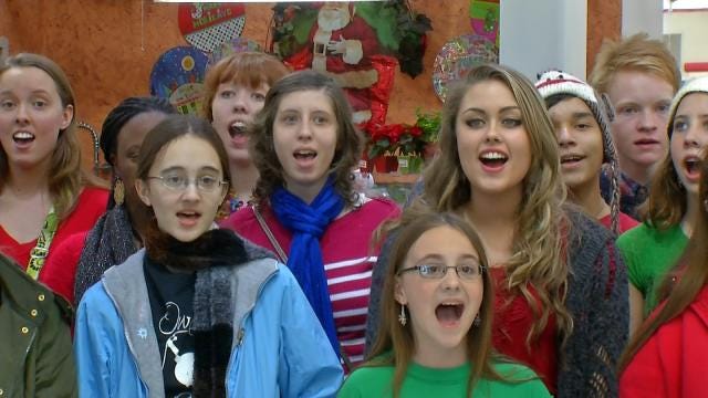 Oklahoma Students Spread Holiday Cheer With Choir Flash Mob