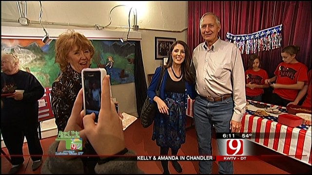 Kelly, Amanda Visit With Chandler Military Families