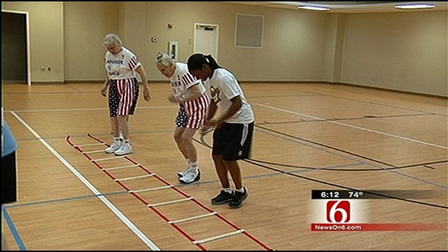 Senior Hoopsters Show Tulsa Shock Their Moves