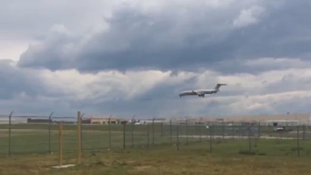 WEB EXTRA: Video From News On 6 Anchor Meagan Farley Of AA Flight 1461 Landing At TIA