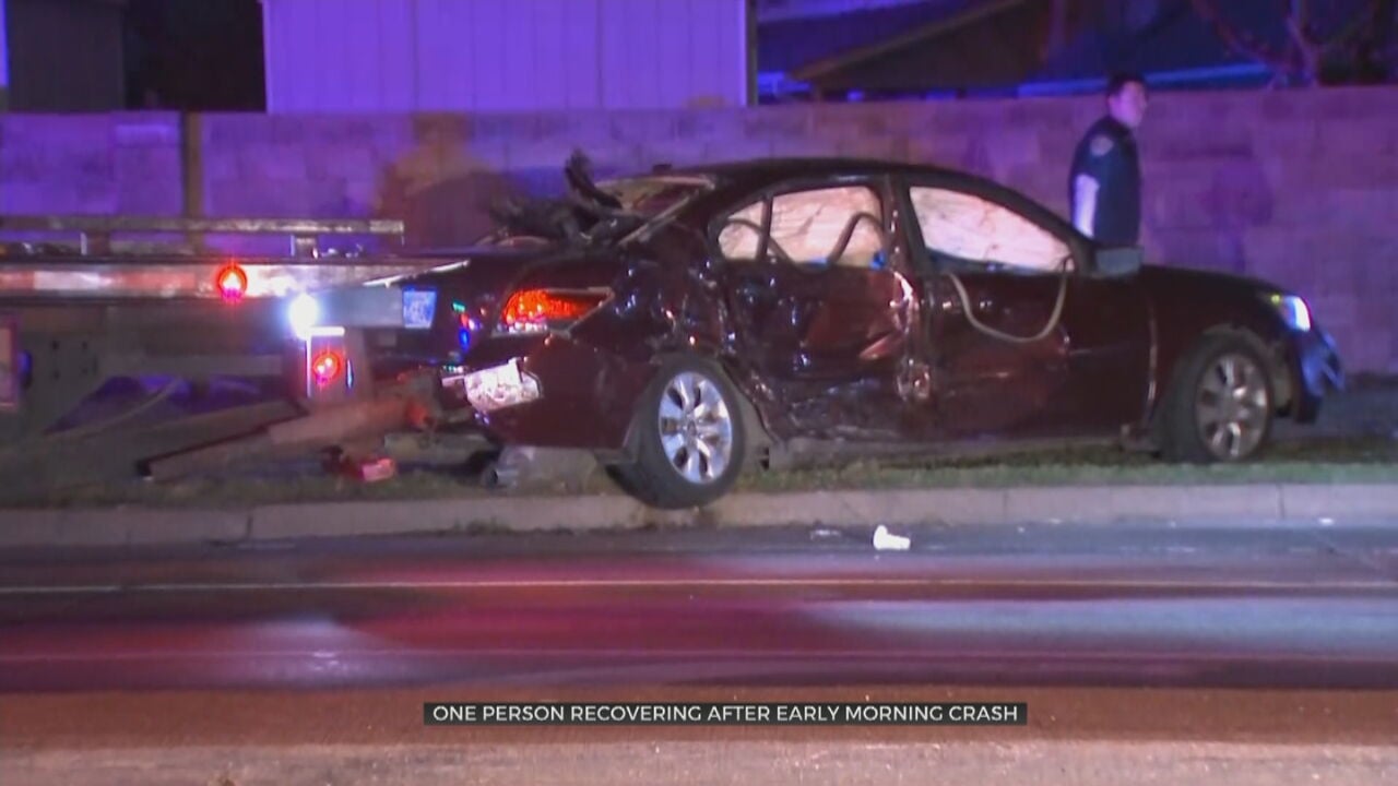 Tulsa Police: 1 Person Recovering After Early-Morning Crash 