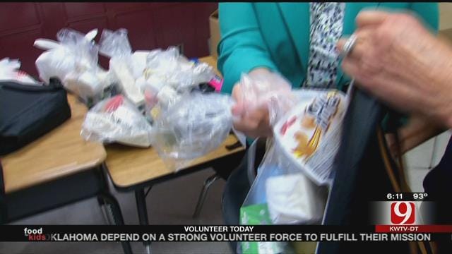 Hungry Oklahoma Kids Receive Backpacks Full Of Food