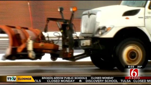 Tulsa Road Crews Busy Treating Streets After Snow; Schools Close