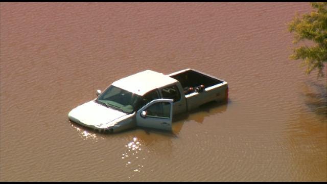 SkyNews 9: Pickup Truck Crashes Into Pond In OKC