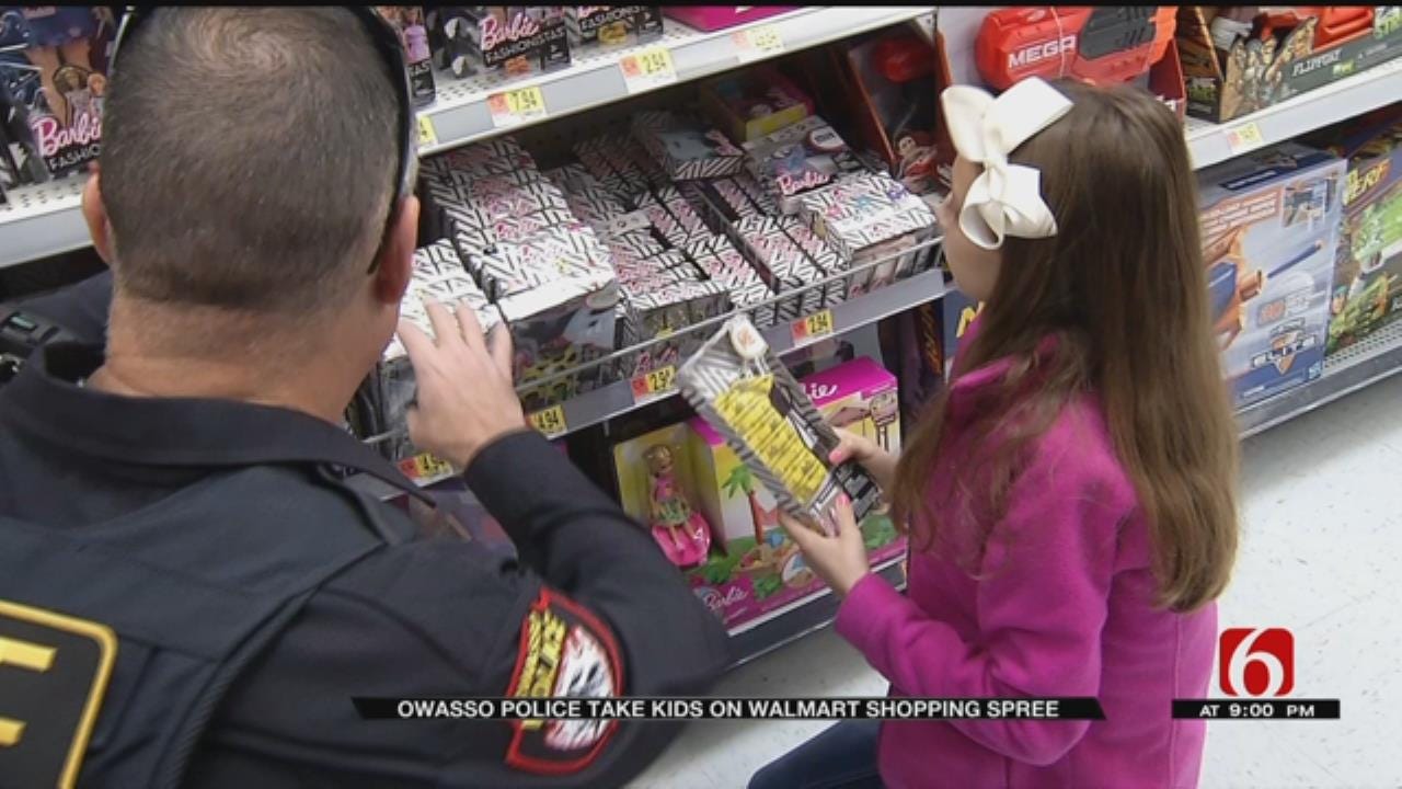 Christmas Comes Early For 20 Owasso Kids Who Shopped With A Cop