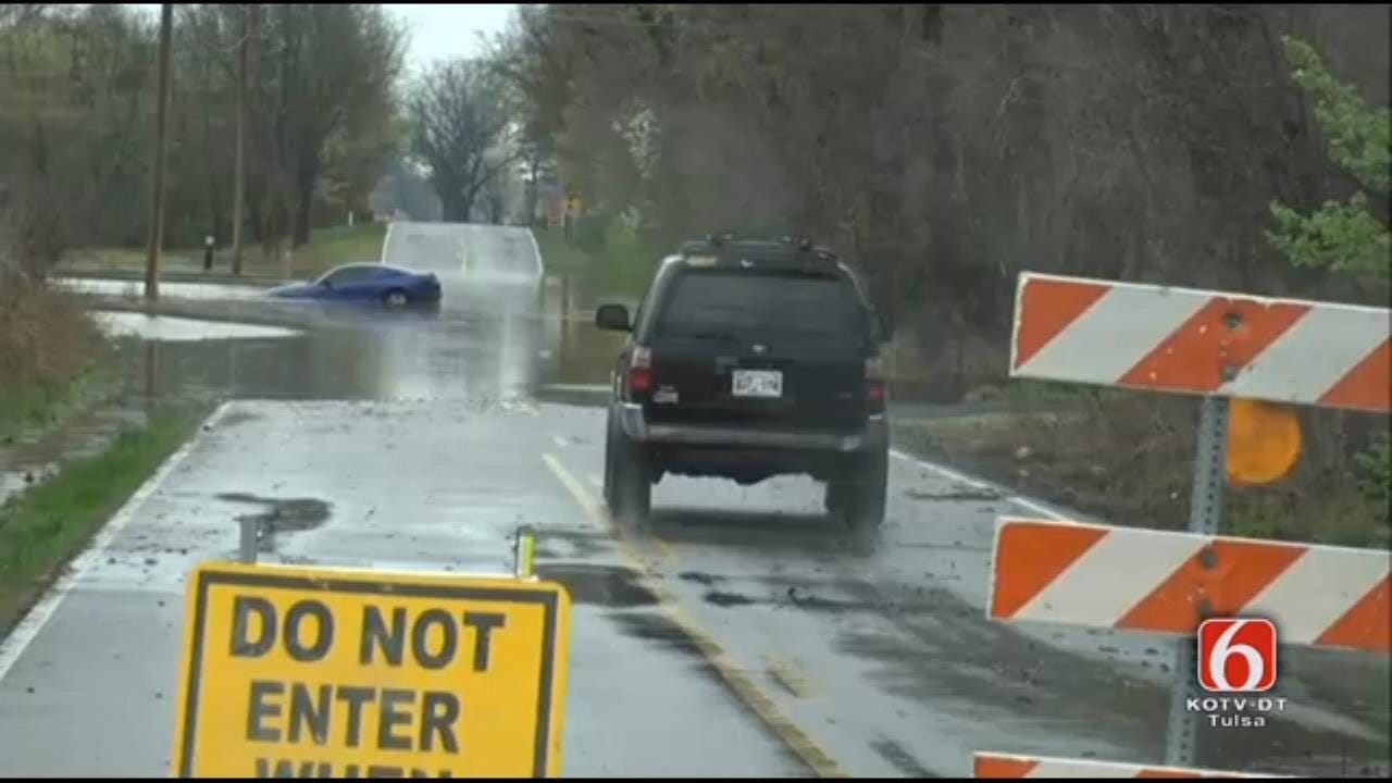 WATCH: SUV Driver Plows Around High Water Barriers In Wagoner County
