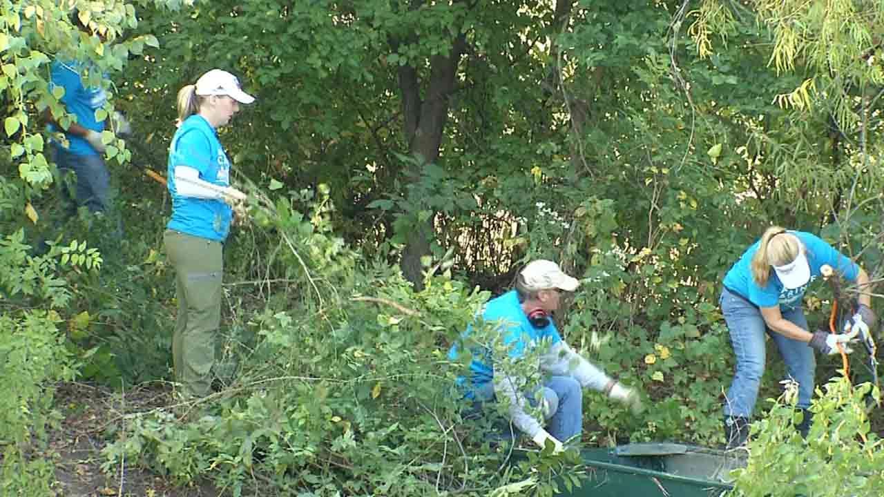 Local Employees Give Back On United Way’s 'Day of Caring'