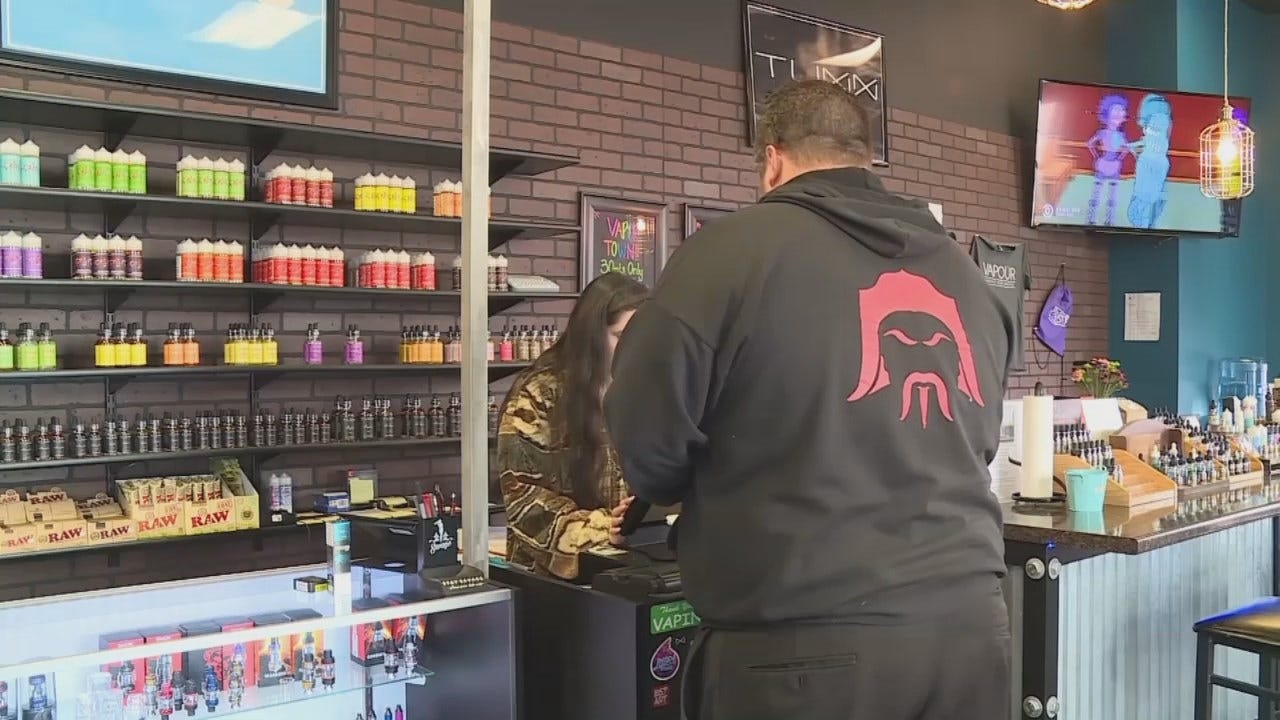 Video Of Vaping Products And People Vaping