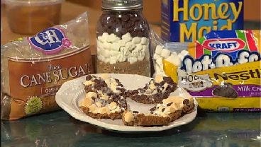 Money Saving Queen Shows You How to Make Pie in a Jar