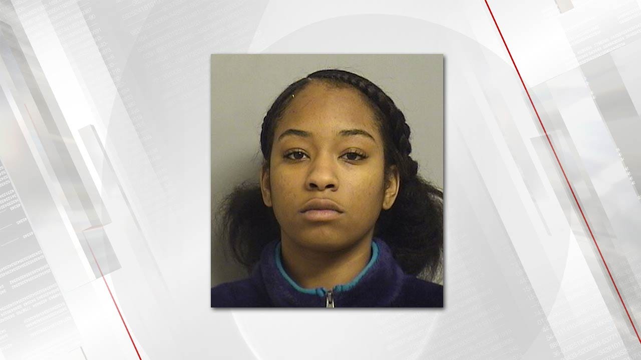 Police: Woman Steels Jeep With Toddler Inside At Tulsa Store