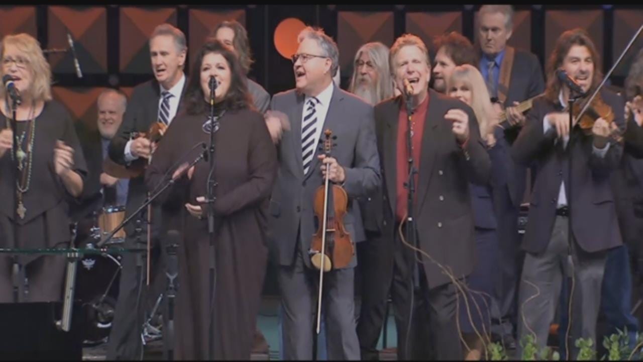 WEB EXTRA: Roy Clark Band Members Perform At Memorial Service