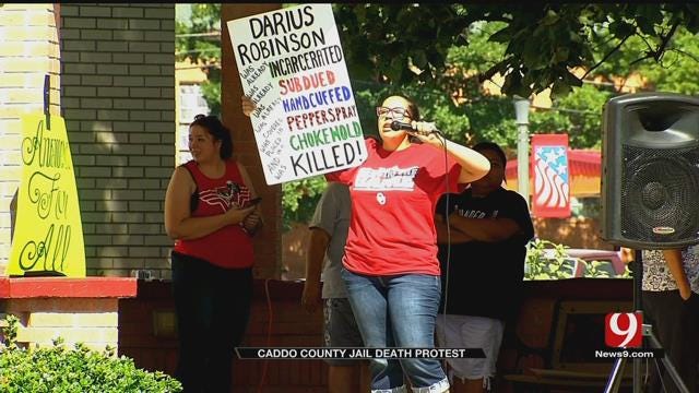 Protesters Gather At Caddo Co. Courthouse After Inmate's Death