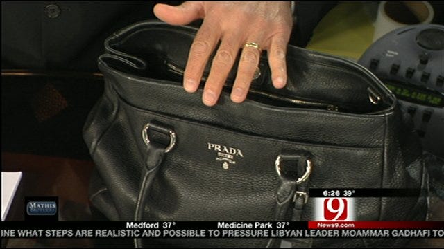 What's In Robin's Purse?