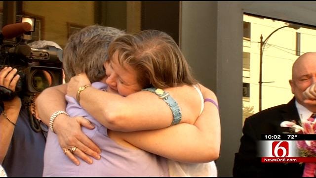 Same-Sex Couple Weds On Tulsa Courthouse Steps