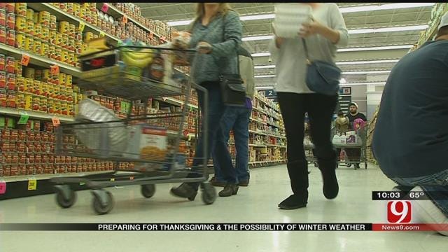 Metro Shoppers Prepare For Thanksgiving, Possible Bad Weather