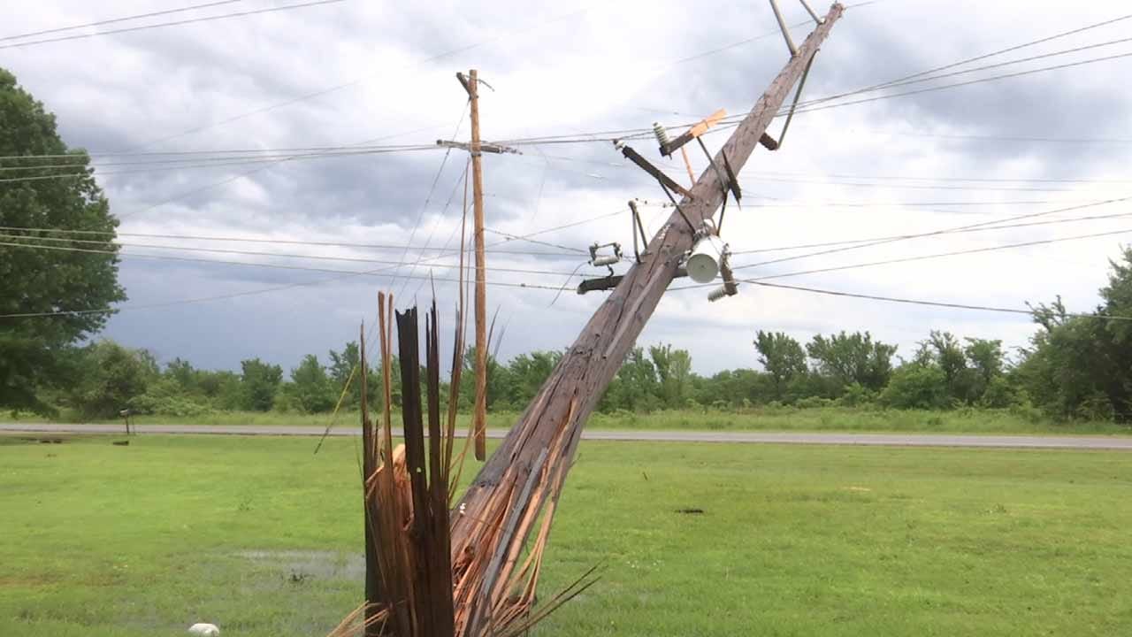 Downed Power Pole Leaves Checotah Area In The Dark