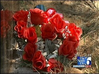 Angels Stolen From Headstones Of Mother & Daughter In Muskogee County