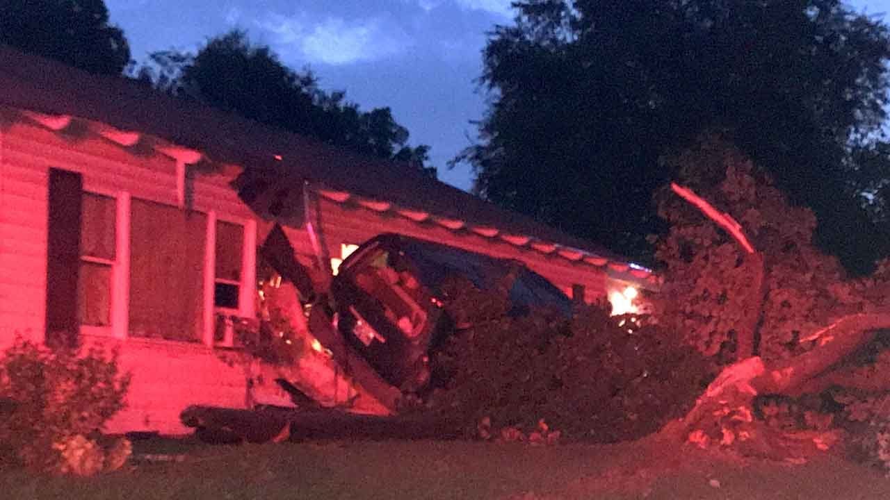 Police: Suspect Arrested After Crashing Into Tulsa Home