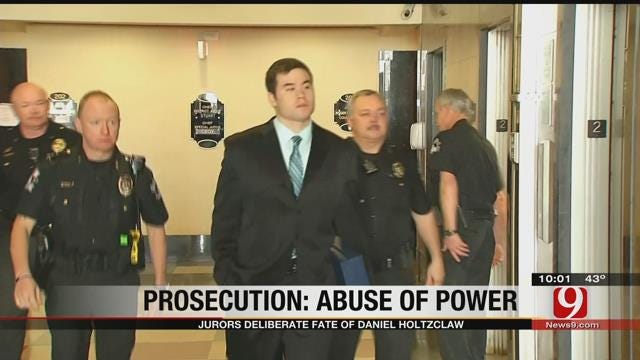 Jurors Deliberate Fate Of Daniel Holtzclaw