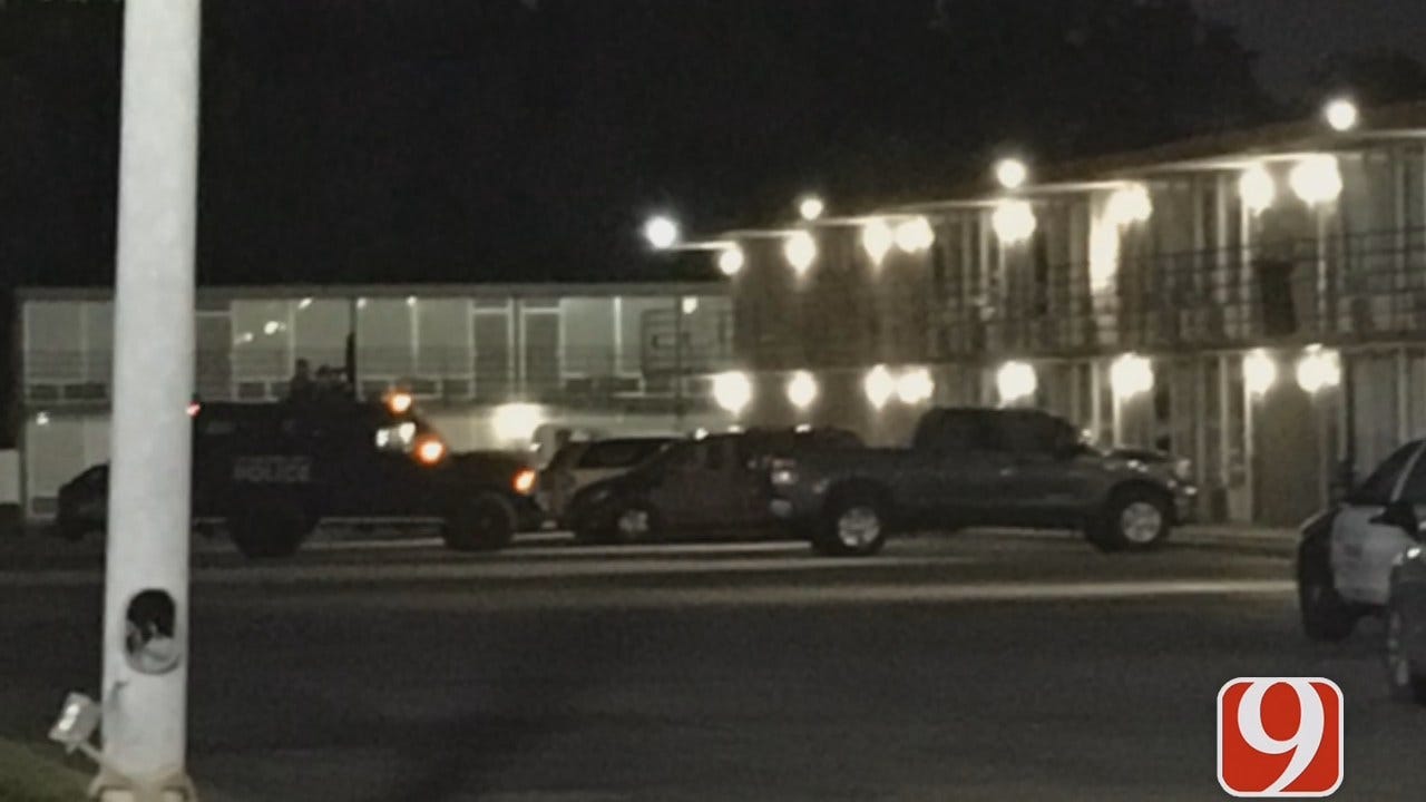 Police Involved In Standoff With Shooting Suspects At SE OKC Motel