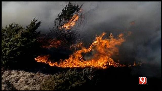 WEB EXTRA: Bob Mills SkyNews 9 HD Flies Over Yukon Grass Fire