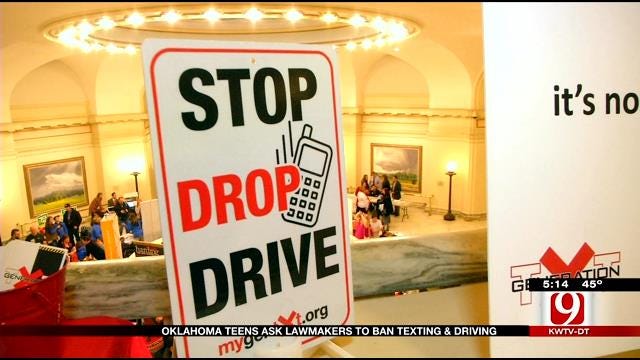 Oklahoma Teens Push For Texting While Driving Ban At State Capitol