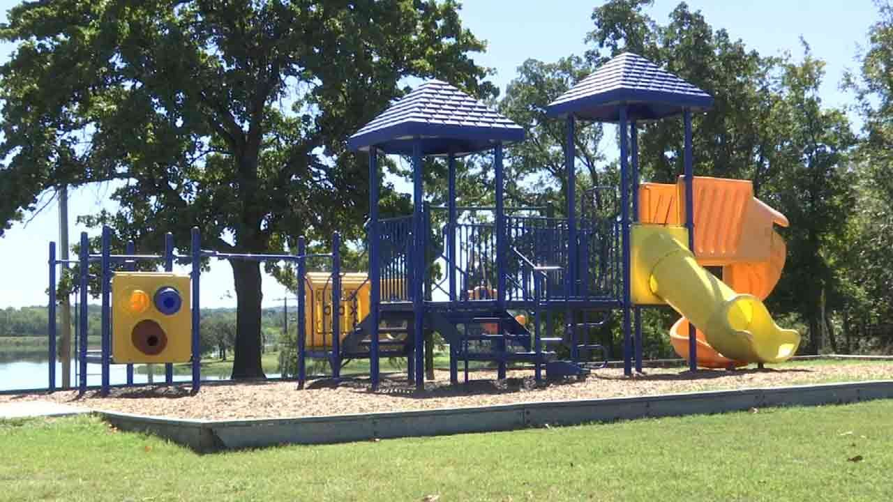 Police Look For Man Accused Touching Himself In Front Of Child At Claremore Lake