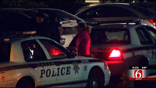 Tulsa Police: Man Tasered For Threatening Girlfriend, Officers With Machete