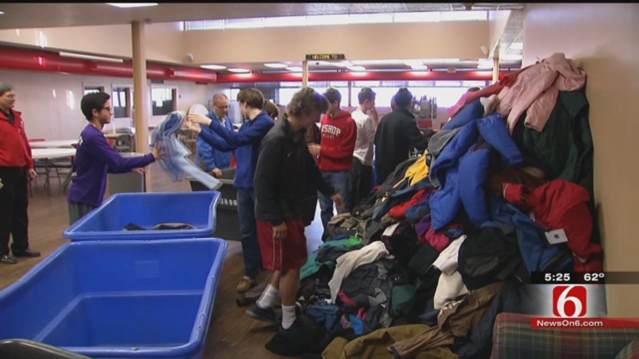 Tulsa Bishop Kelley Students Donate To Trav's Coats For Kids