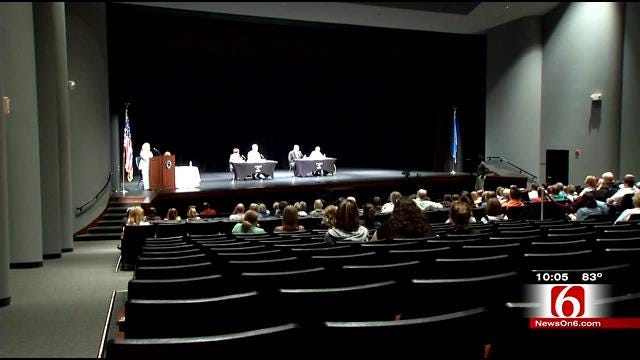 Democrats, Republicans Face Off In Forum For Superintendent, Barresi No Shows