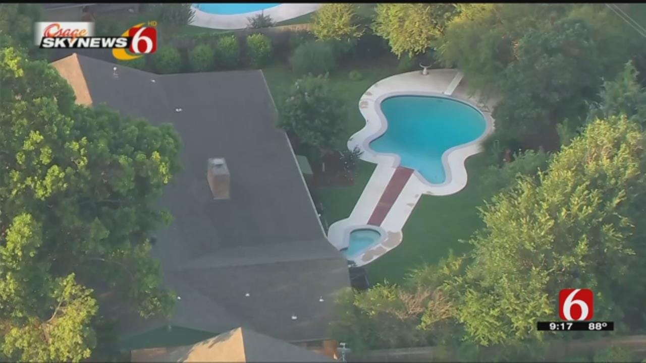 Osage SkyNews 6 HD Discovers Fender Stratocaster-Shaped Pool