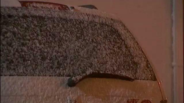 WEB EXTRA: Video Of Snow Falling In Downtown Tulsa Late Wednesday, Early Thursday