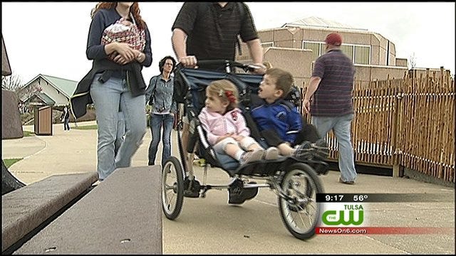 Thousands Pack The Tulsa Zoo Last Day Of Spring Break
