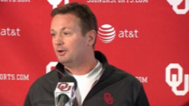 Bob Stoops Laughs About Golf At Pebble Beach