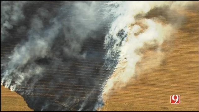 WEB EXTRA: Bob Mills SkyNews 9 Flies Over Grass Fire Near Will Rogers Airport