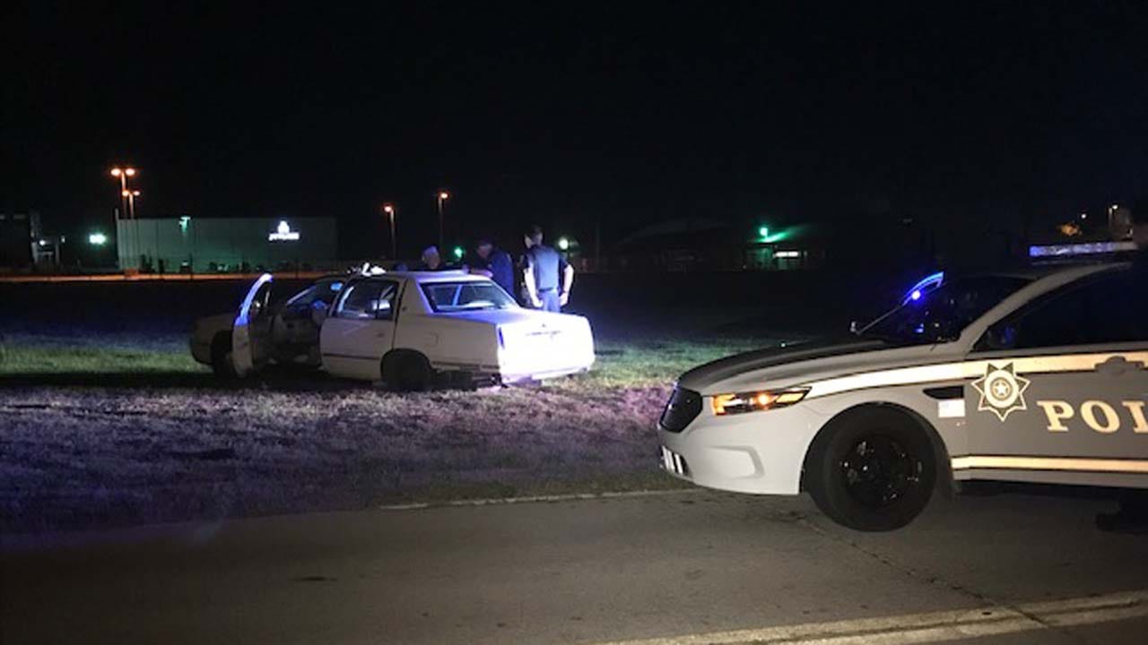 2 Arrested After Traffic Stop, Chase Near Tulsa International Airport