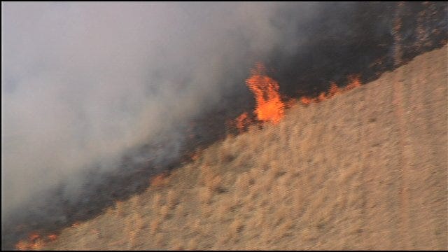 SkyNews 9 HD Flies Over Grassfire In Grady County