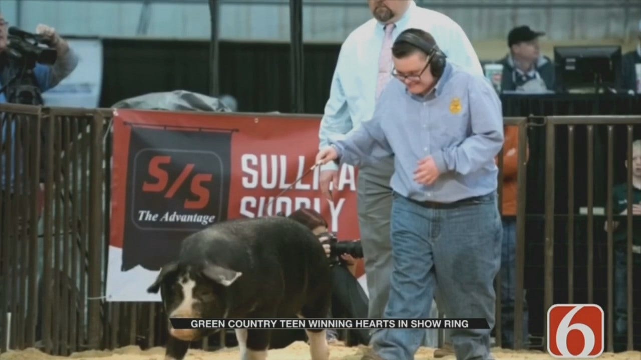 Cleveland Teen Blows Kisses During Livestock Show, Wins Reserve Champion