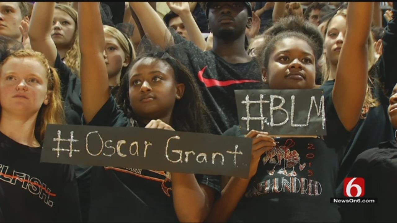 Booker T. Seniors Send Message By Going Silent At Pep-Rally